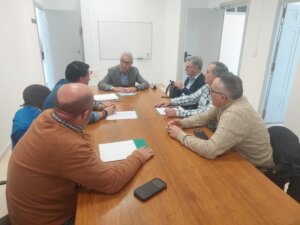 Santiago Ballester, reunido con representantes del Gremio de Artistas Falleros